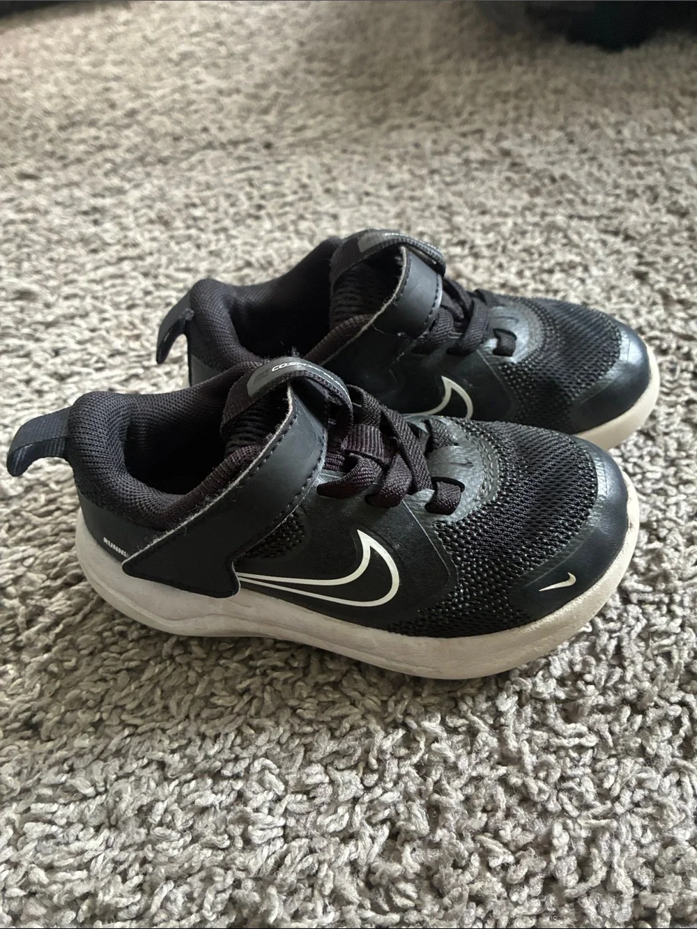 Nike Kids Black and White Velcro Athletic Sneakers 7C
